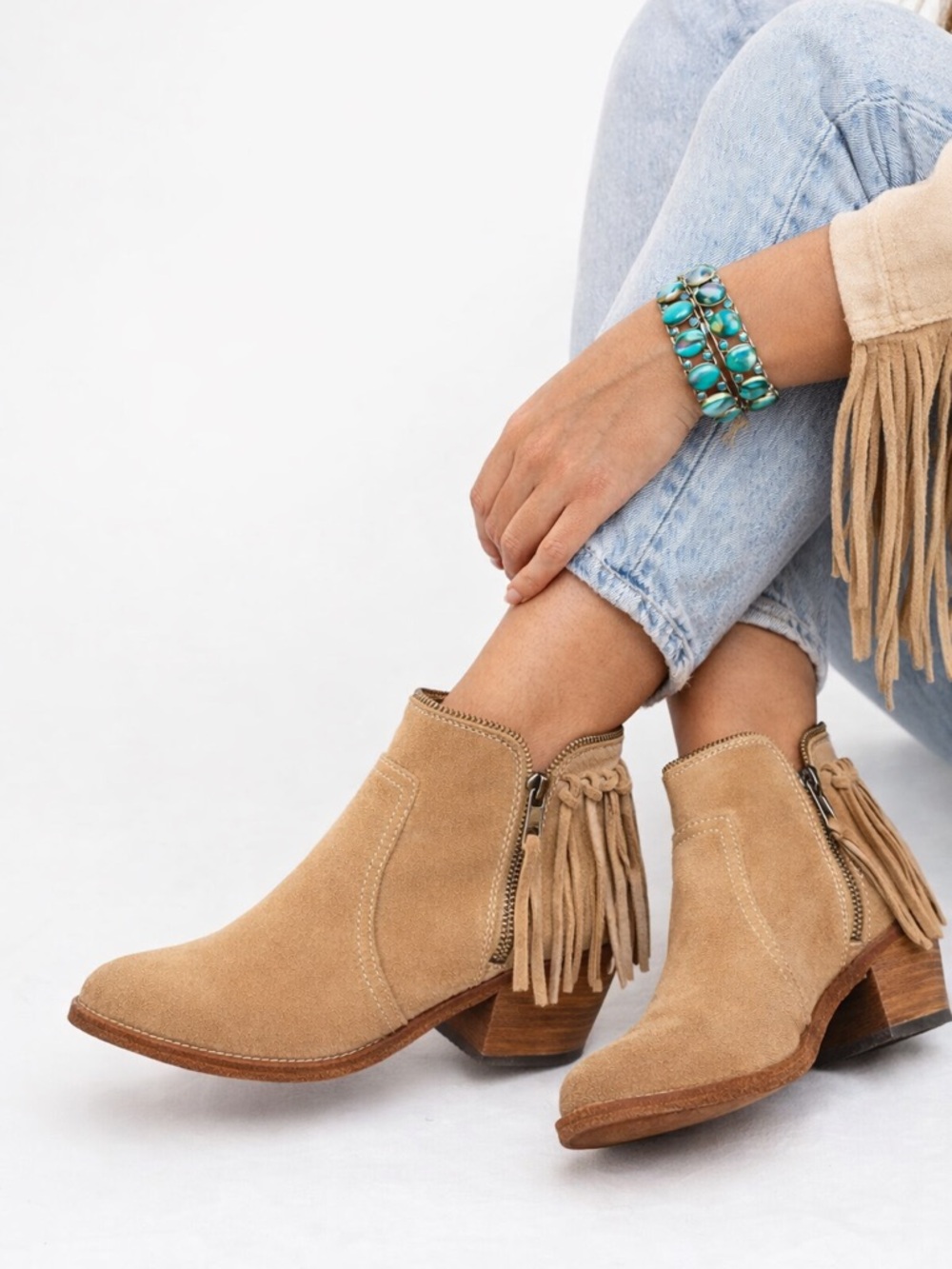 Circle G by Corral Fringe Ankle Booties Tan Suede Western Cowgirl Size 9